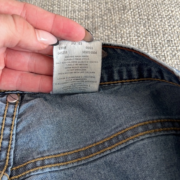 Vintage Low-Rise Levi’s - Picture 4 of 7